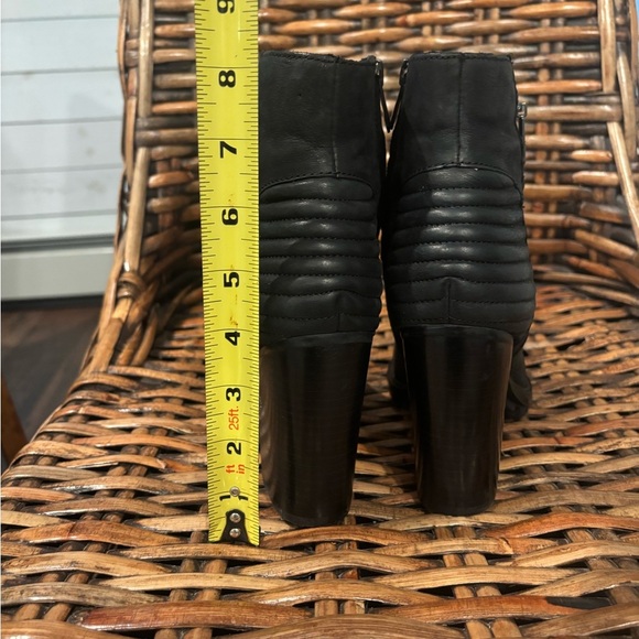 Sam Edelman Ankle Boot Fowler Nubuck Leather Black
US 6.5. Excellent condition! - Picture 8 of 13